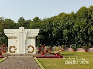 Piknik Kok ke Pemakaman?