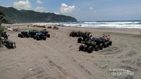 RASAKAN SENSASI BERMOTOR DI PANTAI DENGAN ATV