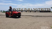 IKON PANTAI PARANGTRITIS. MAU BERFOTO DENGAN KONDISI LENGANG SEPERTI INI ? DATANGLAH BERKUNJUNG DI HARI BIASA