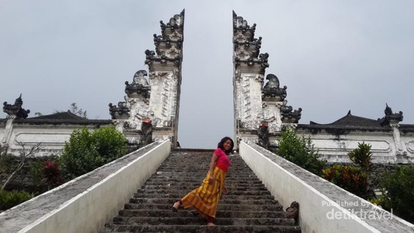  Pintu Surga di  Pura  Tertua  Bali 