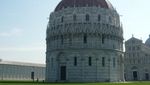 Pisa Nggak Cuma Punya Menara Miring