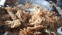 Pisang Cakar baru diangkat dari minyak panas