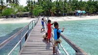 kegiatan anak-anak Pulau Popoongan setiap sore