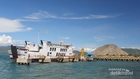 Pelabuhan Poto Tano dari kejauhan
