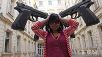Pistol Gantung di Praha