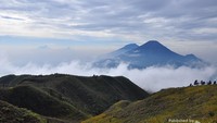 Lautan awan dan Sumbing - Sindoro
