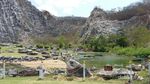 Proses Kreatif Laser Buddha, Bukit yang Dipahat dan Dilapisi Emas