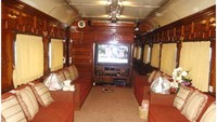 Interior di dalam kereta wisata (bumn.go.id)