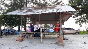 Pukan, Pantai Cantik Untuk Habiskan Sore Di Bangka