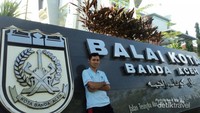 Ridho di depan Balai Kota Banda Aceh