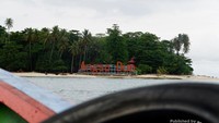Tulisan Angso Duo yang terlihat dari kejauhan berwarna merah setinggi 2 meter.