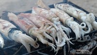 Mantap: Cumi-cumi segar yang ditangkap malam, sedap tanpa penyedap. Nikmat