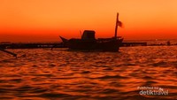 Golden Hour: Siluet jolor saat senja memberikan kesan magis