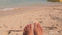 Bersantai sebelum nyebur main air di Pulau Badi