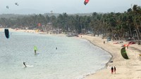 Kiteboarding di Pulau Barocay (palmbreezeboracay.com)