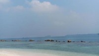Kecantikan pantai di Pulau Bulat
