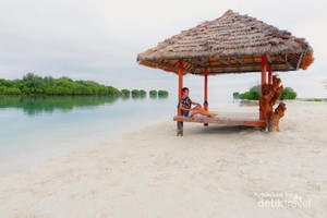 Pulau Cantik Buat Kemping Asyik di Jakarta