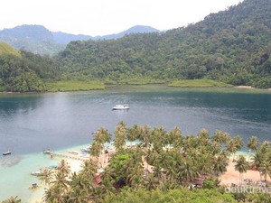 Pulau Cantik Dengan Kisah Ala Malin Kundang di Sumbar