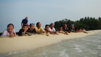 keceriaan di Pulau Gosong