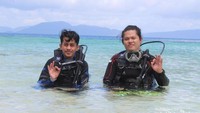 Aktifitas scuba diving di Pulau Hari