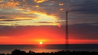 Sunset dari puncak bukit Teletubbies