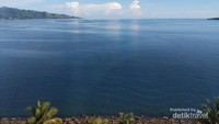 Pemandangan dari kamar hotel DMaleo mungkin ini termasuk bagian dari Pantai Manakarra kali ya