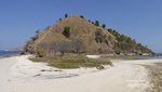Pulau Kecil yang Menawan di Flores