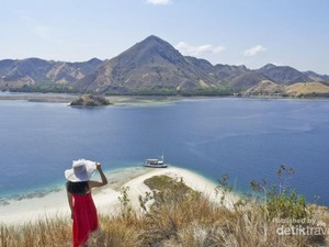 Pulau Kecil yang Menawan di Flores