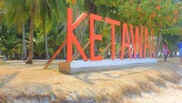 Plang Nama Ketawai di Depan Pulau