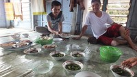 Makan ikan bakar
