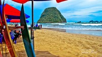 Pantai Pulau Merah
