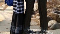 Bikin baper. Patung pemeran utama dalam drama Winter Sonata ini menjadi atraksi paling diburu wisatawan. Barisan pohon Metasequoia yang menjadi ikon juga menambah suasana romantis yang ditawarkan