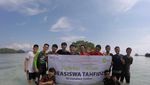 Pulau Pahawang Memang Memukau