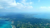 Okinawa dari atas (sumber: awesomeislands.com)