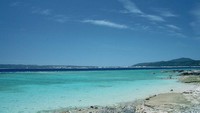 Pantai Okinawa (sumber: awesomeislands.com)