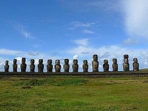 Pulau Paskah dan Misteri 800 Patung Kuno