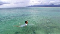 Berenang di Pulau Pombo
