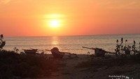 Menikmati sunset di Sabu Barat