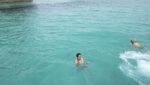 Pulau Semak Daun yang Airnya Bening Banget
