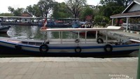 Perahu yang membawa penumpang