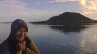Pagi hari, cuaca masih dingin, kata seorang teman