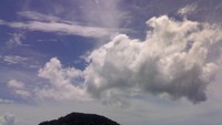 Menikmatii Pulau Tinggi, pada sebuah pagi.