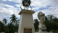Tugu yang dibuat sebagai bukti Jenderal MacArthur dan pasukannya pernah tinggal di Pulau Zum-zum (Fanny Kristiadhi /ACI)