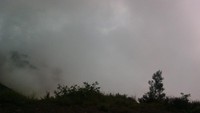 Jalan menuju puncak B29 tertutup awan
