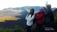 Mendaki bersama teman