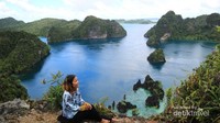 Bagian spot lain yang berlatar air biru
