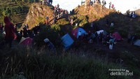 Suasana pagi disekitar puncak Sikunir