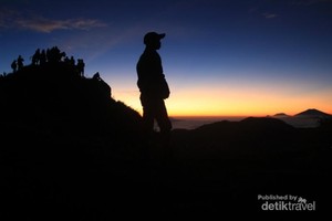 Puncak Sikunir dan Sunrise Terbaik Dari Dieng
