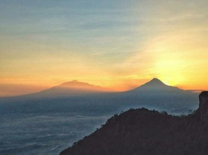 Puncak Suroloyo yang Istimewa