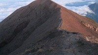 Jalan menuju puncak agung